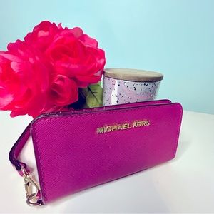 Michael Kors Wristlet- Pink